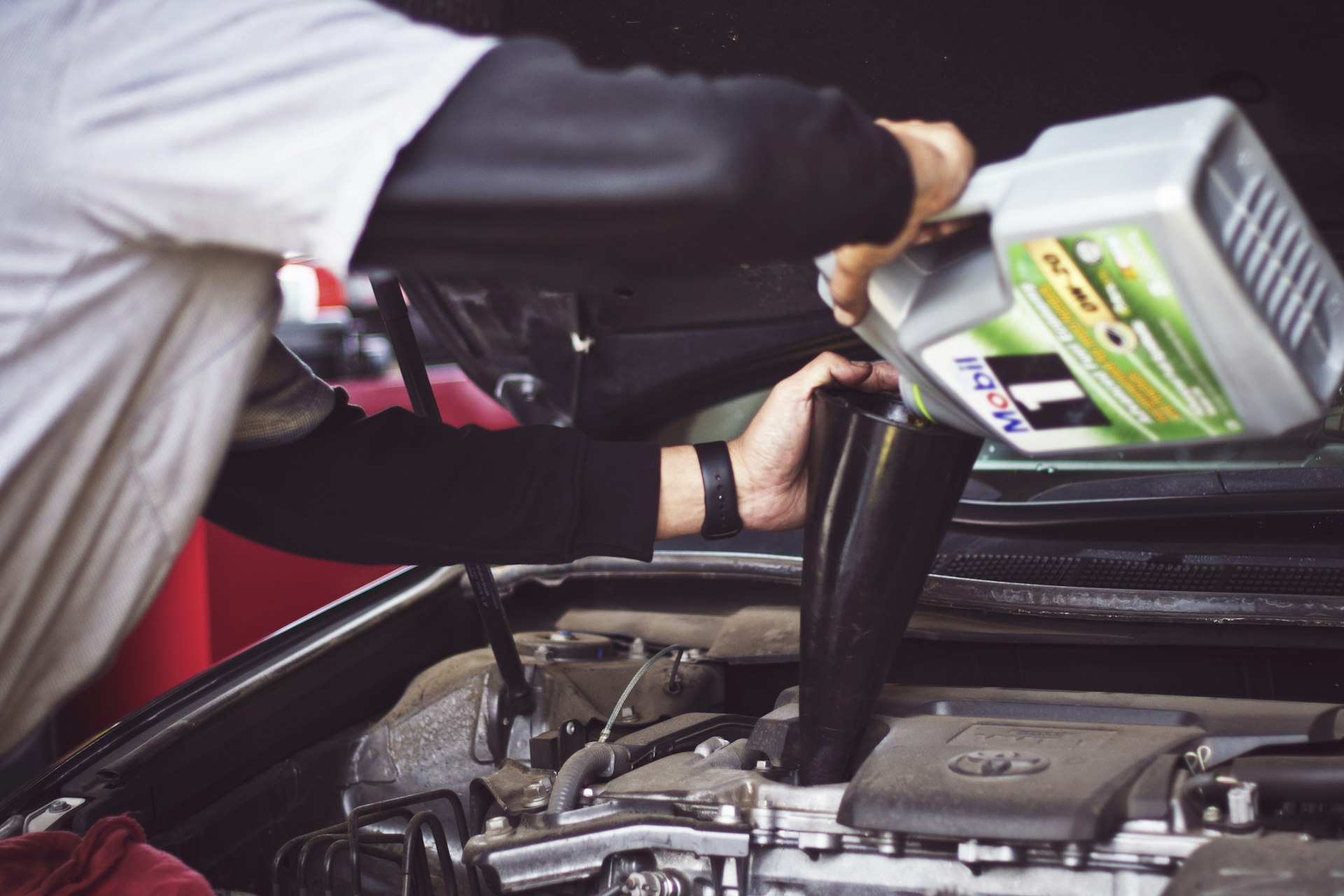 Engine bay and motor oil service